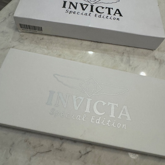 NIB Invicta Special Edition Women's Watch with 5 Band Colors - Picture 4 of 10